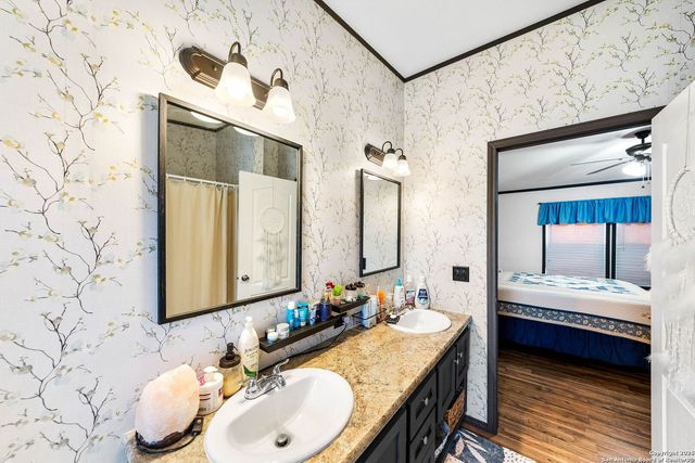 380 Martin Ave, Carrizo Springs, TX 78834