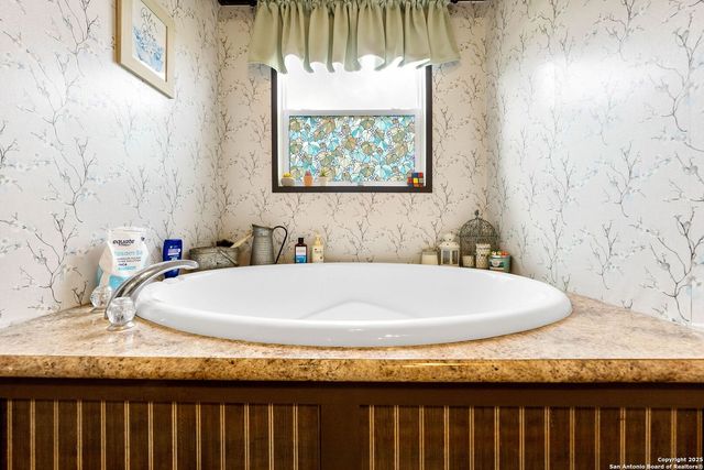 380 Martin Ave, Carrizo Springs, TX 78834