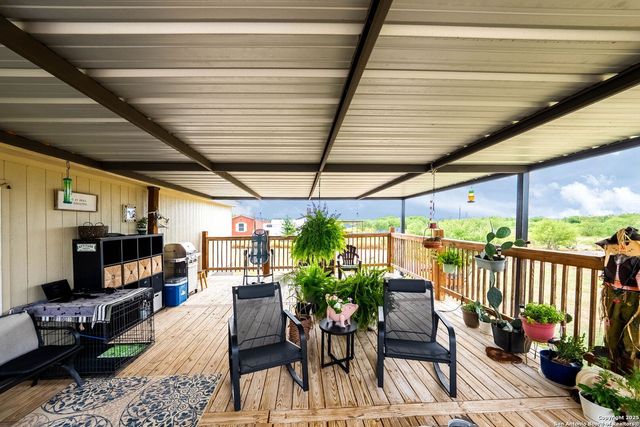 380 Martin Ave, Carrizo Springs, TX 78834