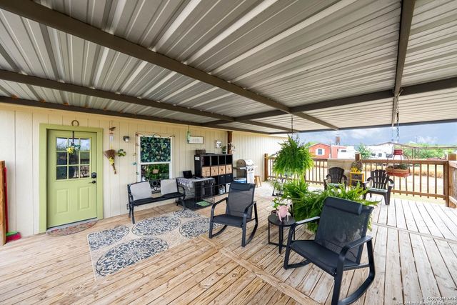 380 Martin Ave, Carrizo Springs, TX 78834