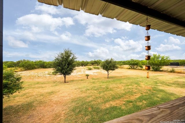 380 Martin Ave, Carrizo Springs, TX 78834