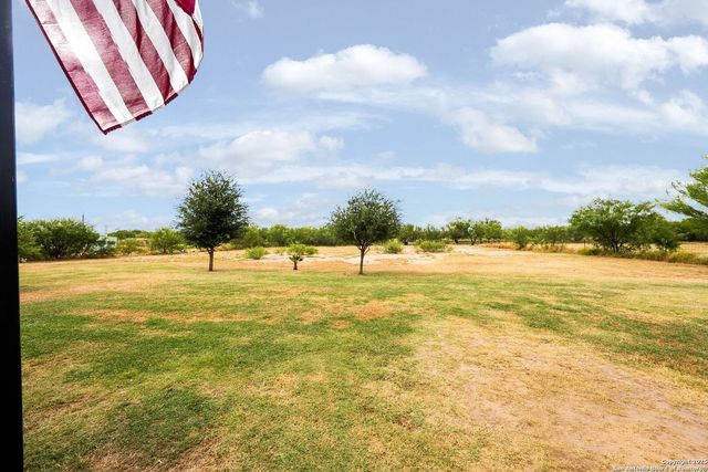 380 Martin Ave, Carrizo Springs, TX 78834