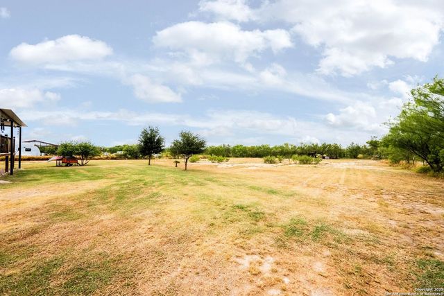 380 Martin Ave, Carrizo Springs, TX 78834