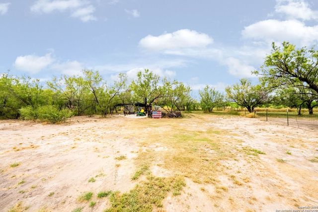 380 Martin Ave, Carrizo Springs, TX 78834