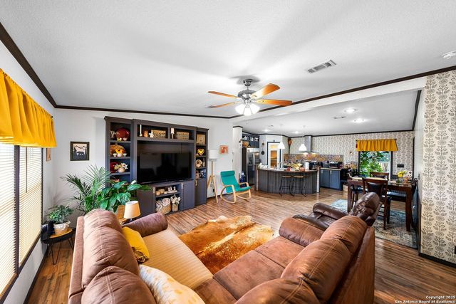 380 Martin Ave, Carrizo Springs, TX 78834