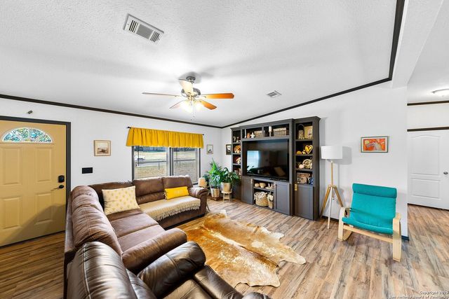 380 Martin Ave, Carrizo Springs, TX 78834