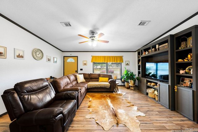 380 Martin Ave, Carrizo Springs, TX 78834