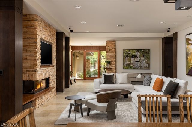 58 Meadowhawk Lane, Las Vegas, NV 89135