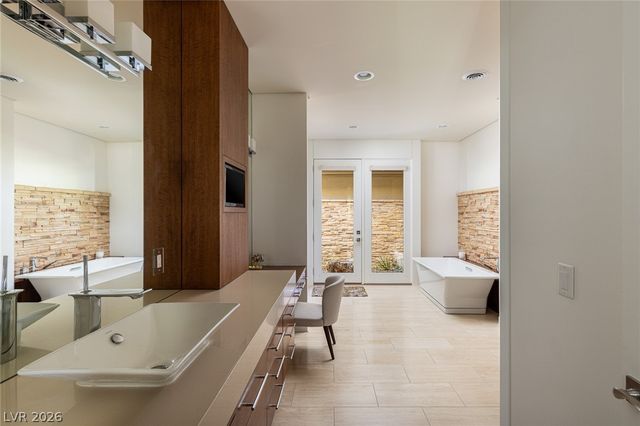 58 Meadowhawk Lane, Las Vegas, NV 89135