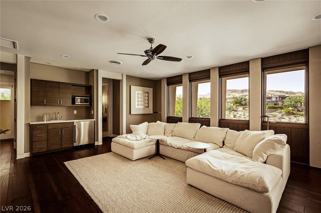 58 Meadowhawk Lane, Las Vegas, NV 89135
