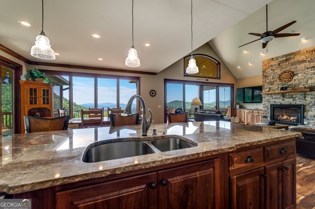 435 Meadowbrook Drive, Hayesville, NC 28904