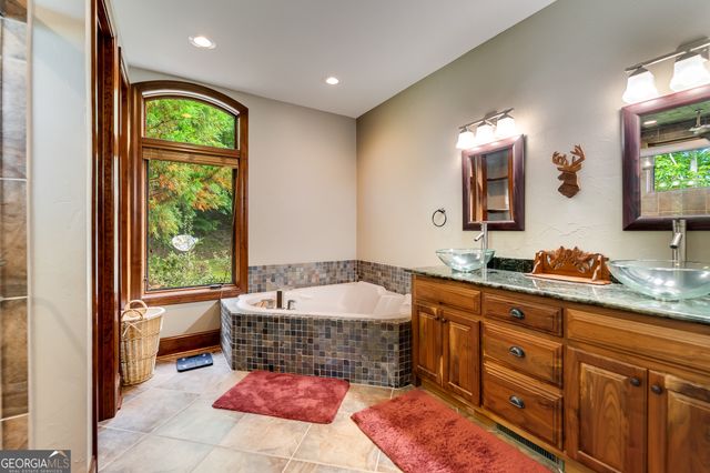 435 Meadowbrook Drive, Hayesville, NC 28904