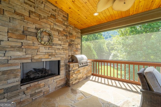 435 Meadowbrook Drive, Hayesville, NC 28904