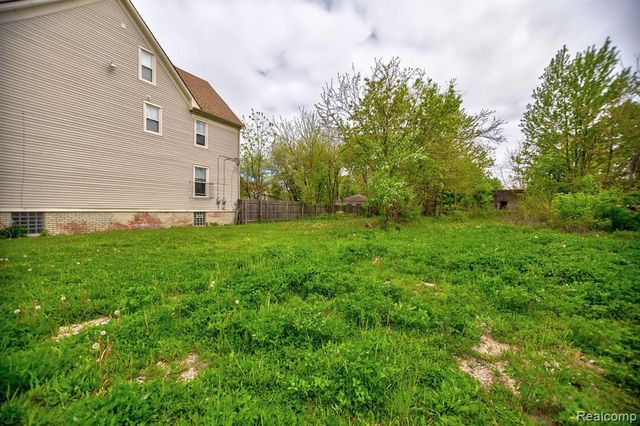 1751 W Warren Avenue, Detroit, MI 48208