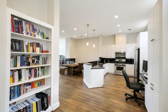 2437 South Boulevard 2, Houston, TX 77098