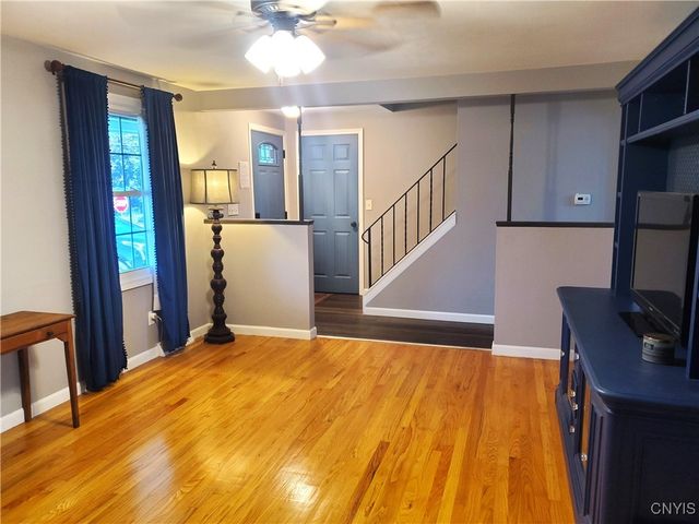 2 Glenburn Road, Clay, NY 13090