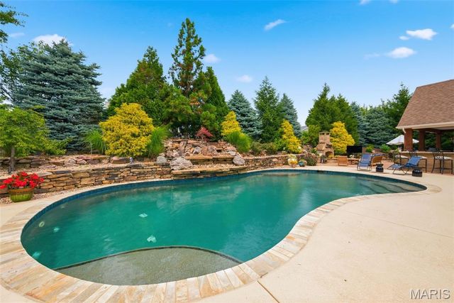 1880 Spring Mill Creek, St Charles, MO 63303