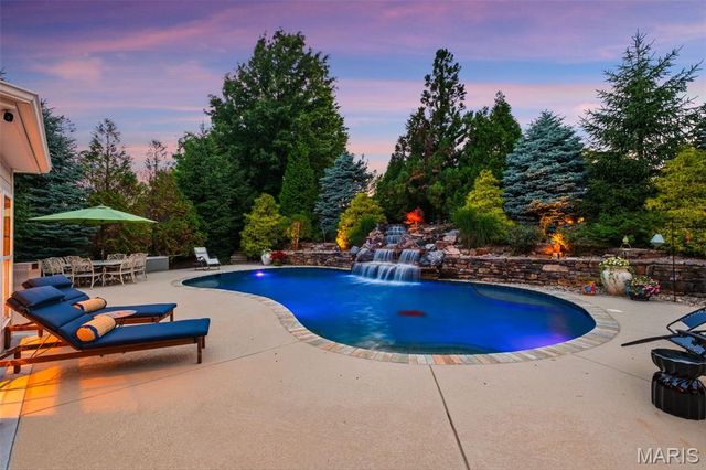 1880 Spring Mill Creek, St Charles, MO 63303