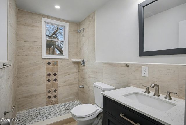 332 Georgetta Dix Plz, Schenectady, NY 12307