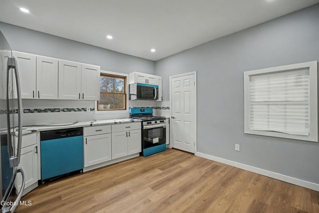 332 Georgetta Dix Plz, Schenectady, NY 12307