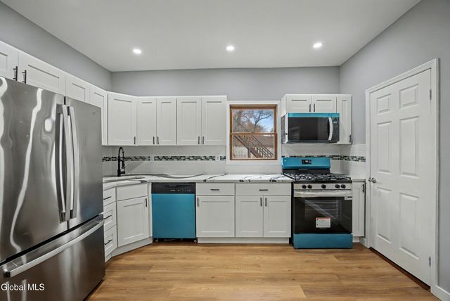 332 Georgetta Dix Plz, Schenectady, NY 12307