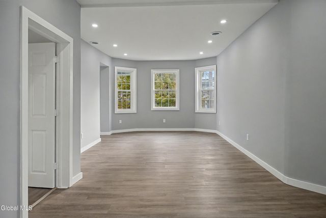 332 Georgetta Dix Plz, Schenectady, NY 12307