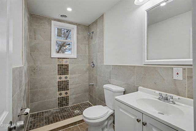 332 Georgetta Dix Plz, Schenectady, NY 12307