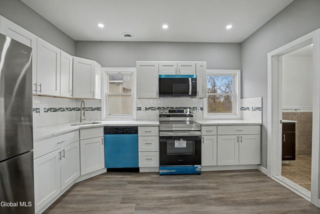 332 Georgetta Dix Plz, Schenectady, NY 12307