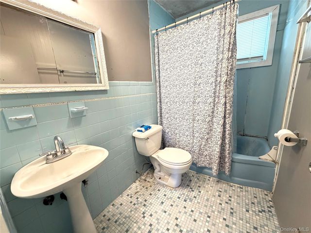 5 Robin Road, Selden, NY 11784