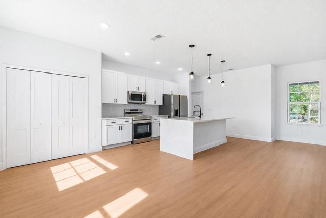 5227 SW 165TH STREET ROAD, Ocala, FL 34473