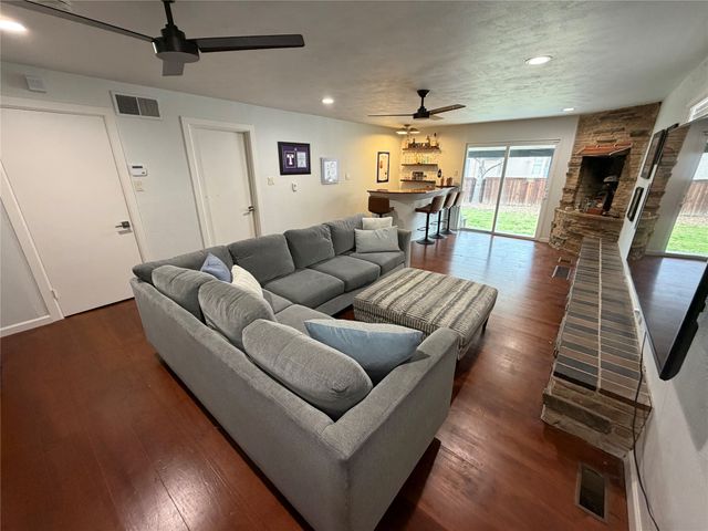 3232 Bellaire Drive W, Fort Worth, TX 76109