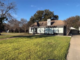 3232 Bellaire Drive W, Fort Worth, TX 76109