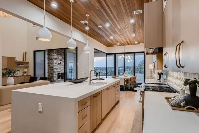 4800 Mondonedo CV, Austin, TX 78738