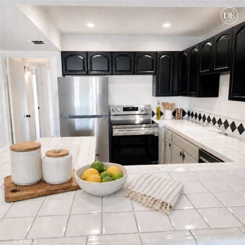23401 Park Sorrento 50, Calabasas, CA 91302