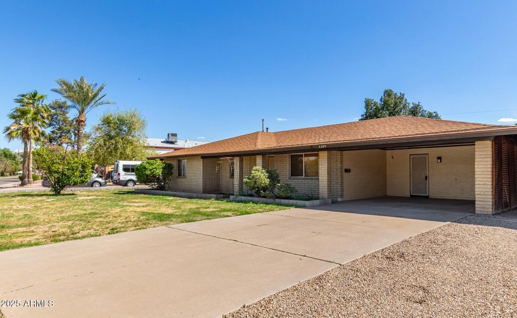 3209 W PARADISE Drive, Phoenix, AZ 85029