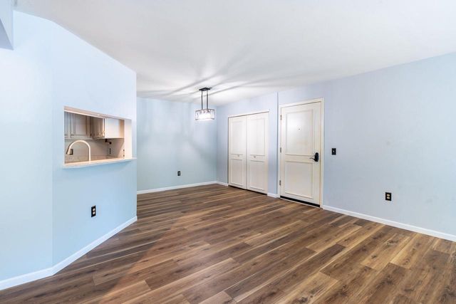409 N Main STREET #A, Thiensville, WI 53092