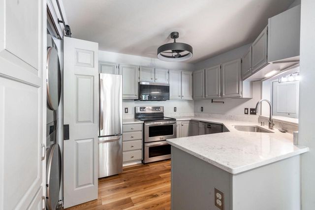 409 N Main STREET #A, Thiensville, WI 53092