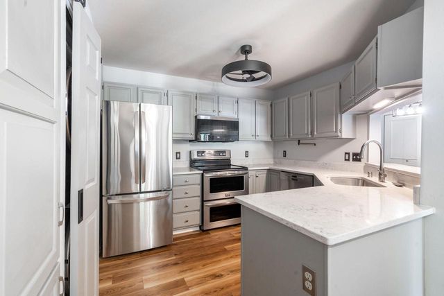 409 N Main STREET #A, Thiensville, WI 53092