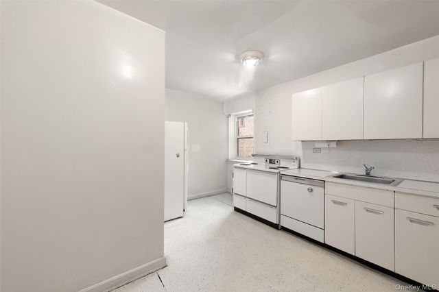 44-59 Kissena Boulevard 4J, Flushing, NY 11355