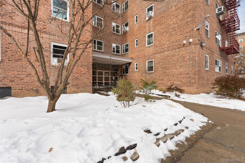 44-59 Kissena Boulevard 4J, Flushing, NY 11355
