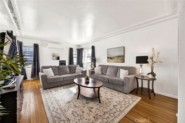4343 Laurel Canyon Boulevard, Studio City, CA 91604
