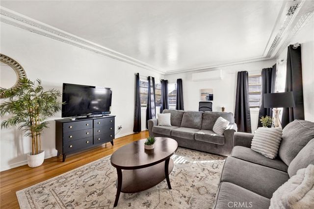 4343 Laurel Canyon Boulevard, Studio City, CA 91604