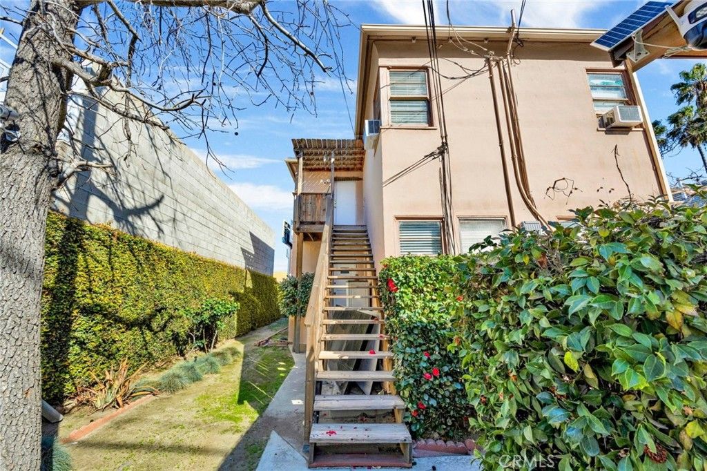 4343 Laurel Canyon Boulevard, Studio City, CA 91604