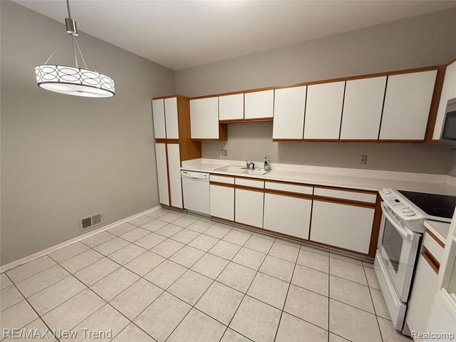 41855 Cantebury Drive, Novi, MI 48377