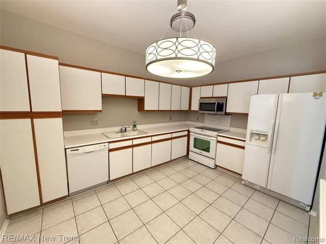 41855 Cantebury Drive, Novi, MI 48377