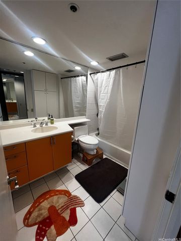 60 N Beretania Street 2005, Honolulu, HI 96817