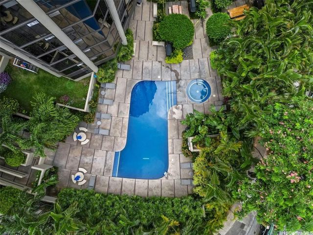 60 N Beretania Street 2005, Honolulu, HI 96817