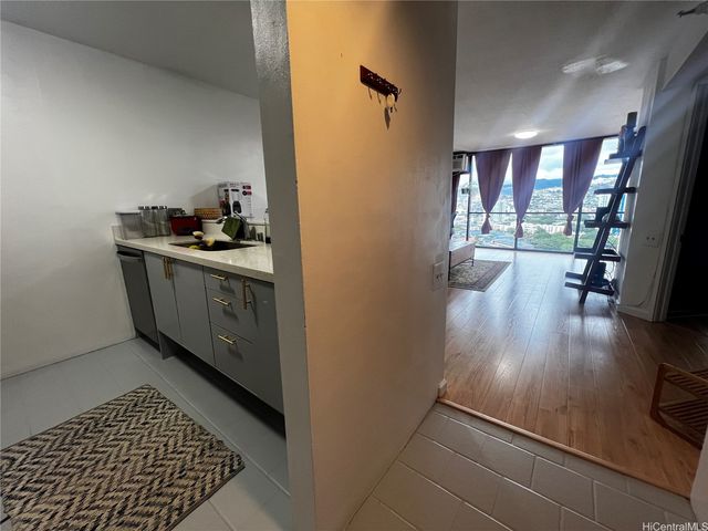 60 N Beretania Street 2005, Honolulu, HI 96817