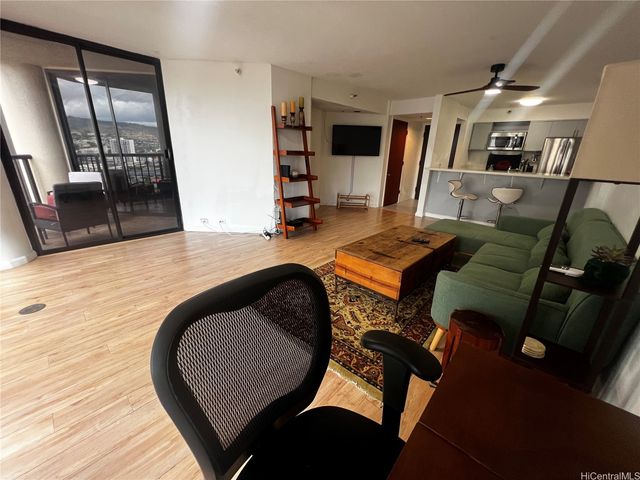 60 N Beretania Street 2005, Honolulu, HI 96817