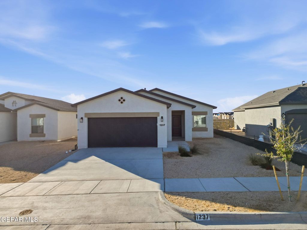 13820 Summer Wave Avenue, El Paso, TX 79928
